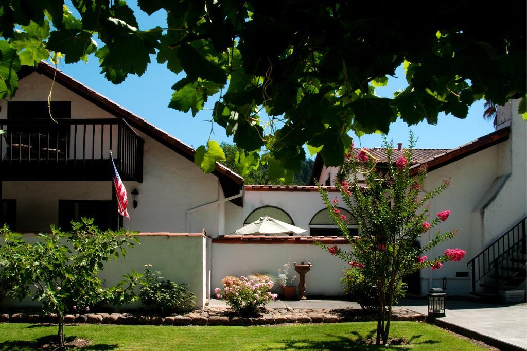 Spanish Villa Inn 세인트 헬레나 외부 사진
